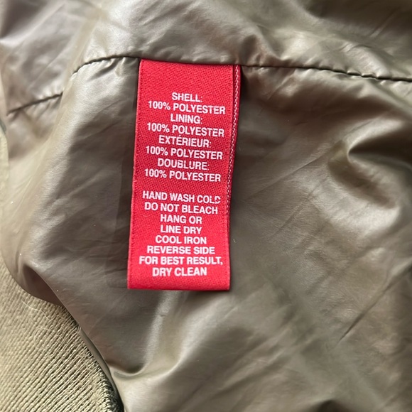 Saks Fifth Avenue army green quilted cropped bomber jacket women’s size large - Picture 7 of 7